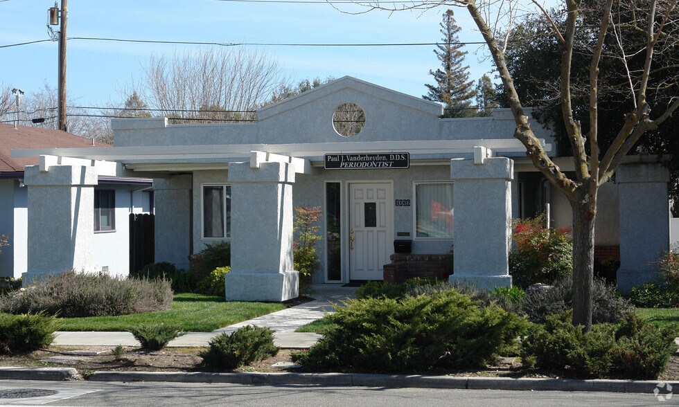 1036 Vine St, Paso Robles, CA à vendre - Photo du bâtiment - Image 2 de 11