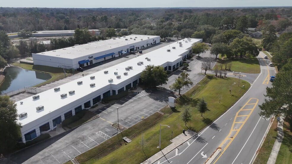 6600 Youngerman Cir, Jacksonville, FL à louer - Vidéo sur l’inscription commerciale - Image 3 de 19