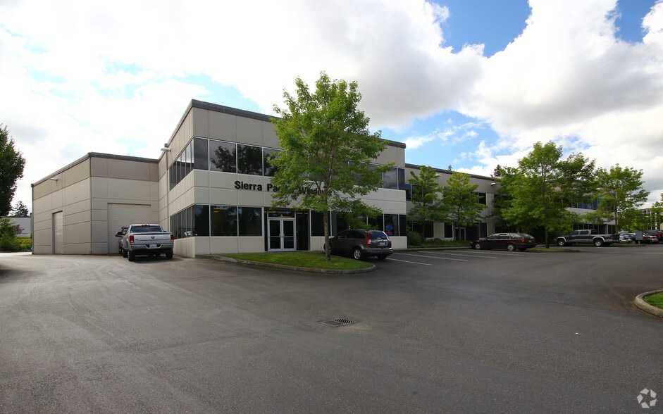 Commerce Business Center Buildings A & C portefeuille de 2 propriétés à vendre sur LoopNet.ca - Photo principale - Image 3 de 3