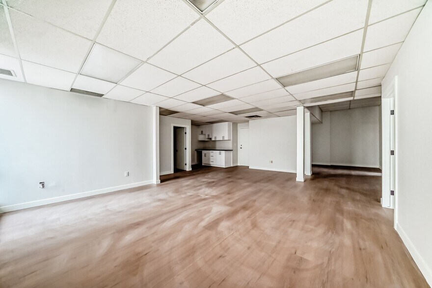 3132 26 St NE, Calgary, AB à louer - Photo du bâtiment - Image 2 de 4