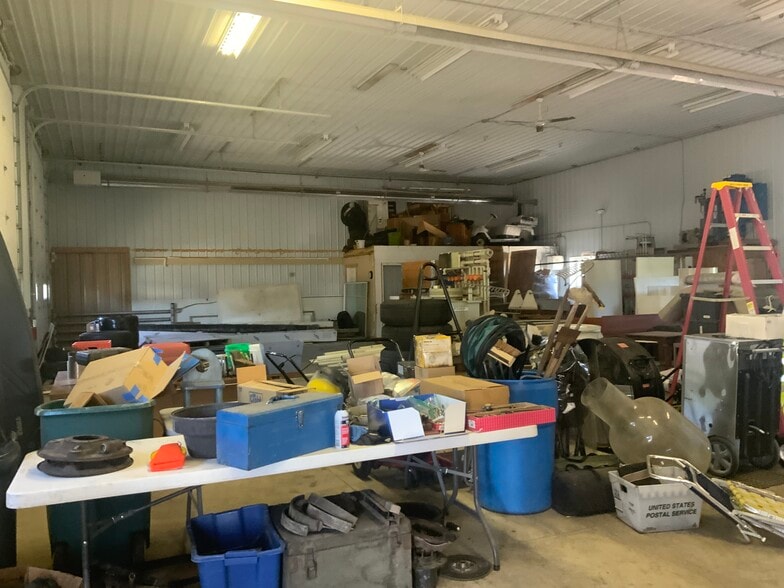 885 Wales Dr, Hartville, OH for lease - Building Photo - Image 3 of 8