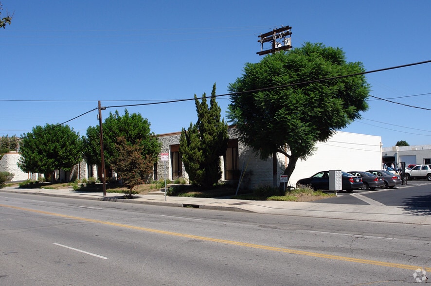 9840-9848 Owensmouth Ave, Chatsworth, CA for lease - Building Photo - Image 2 of 3