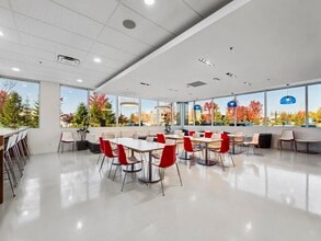 100 Via Renzo Dr, Richmond Hill, ON à louer Photo intérieure- Image 2 de 8