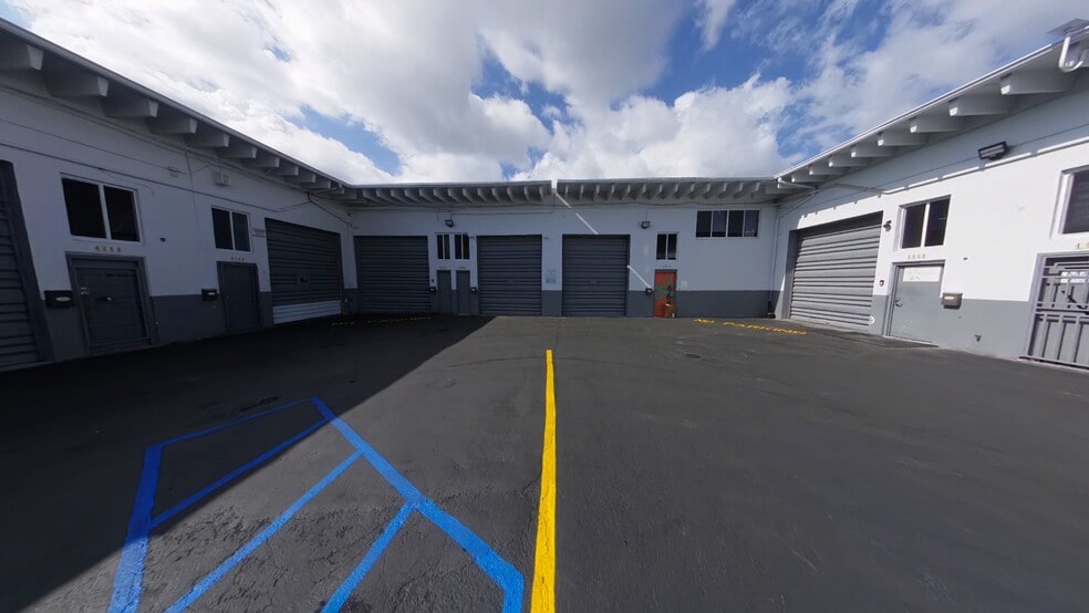 4630-4666 SW 75th Ave, Miami, FL for lease - Building Photo - Image 2 of 10
