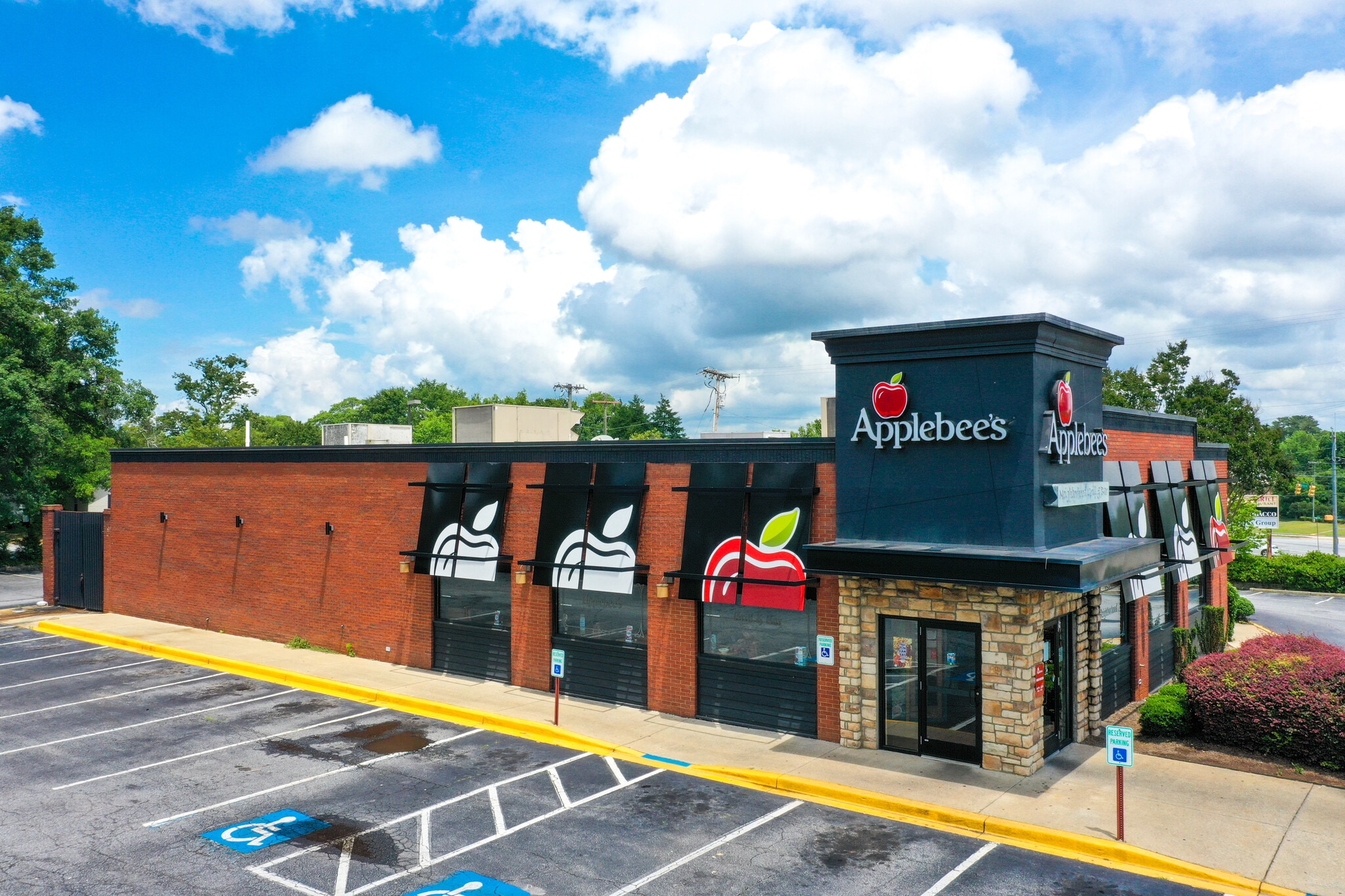 704 W Wade Hampton Blvd, Greer, SC for sale Building Photo- Image 1 of 7