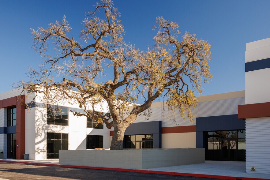 4180 Guardian St, Simi Valley, CA à louer - Photo du bâtiment - Image 3 de 19