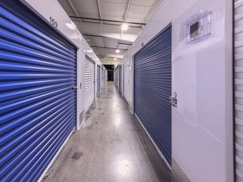 Carolina Secure Storage portefeuille de 3 propriétés à vendre sur LoopNet.ca - Photo du bâtiment - Image 3 de 20