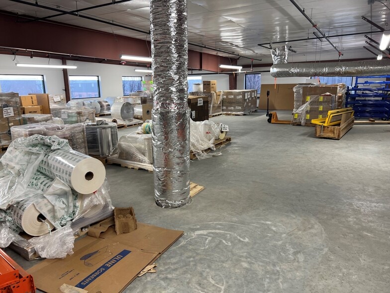 1425 Nagel Blvd, Batavia, IL for lease - Interior Photo - Image 2 of 6