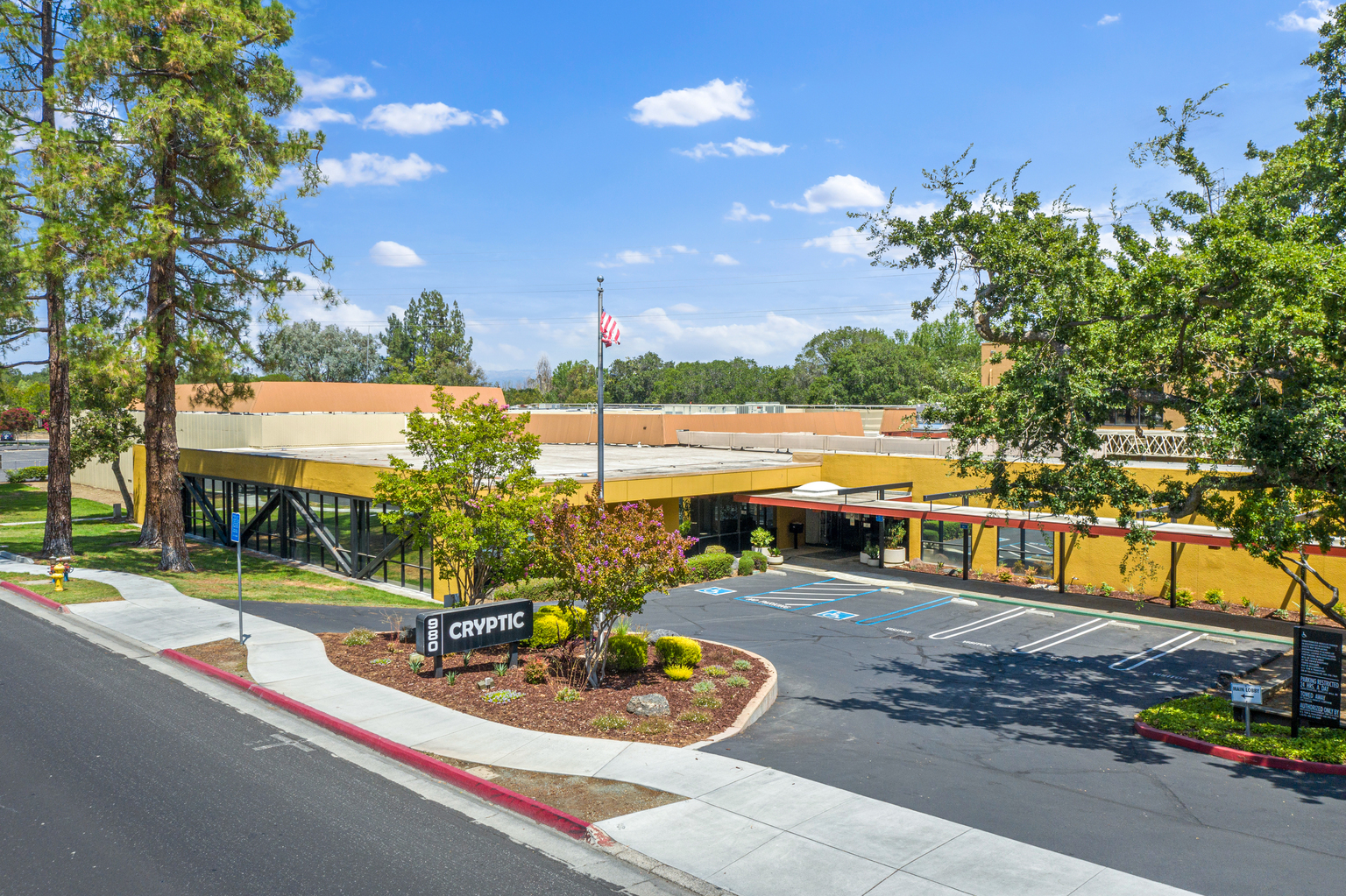 980 University Ave, Los Gatos, CA à louer Photo du b timent- Image 1 de 24