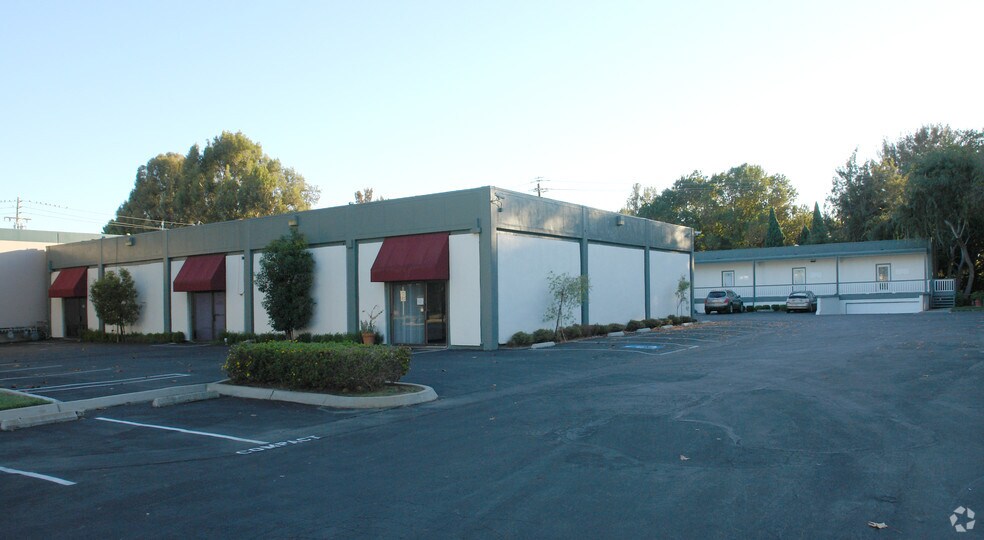 415 Clyde Ave, Mountain View, CA à louer - Photo du bâtiment - Image 2 de 3