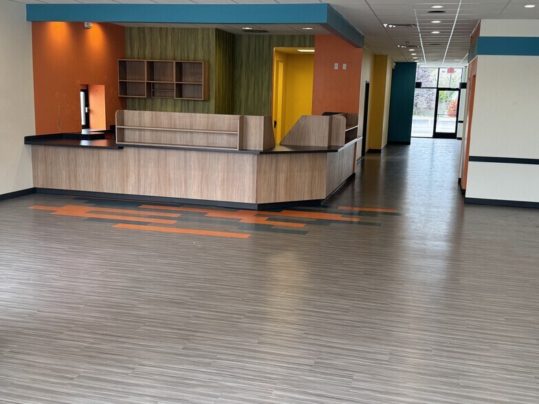 24408-24420 Van Dyke Ave, Center Line, MI à louer - Photo intérieure - Image 3 de 12