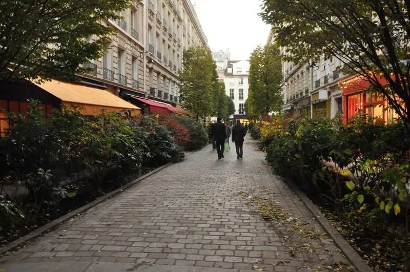 Rue Du Trésor, Paris for lease Building Photo- Image 1 of 4