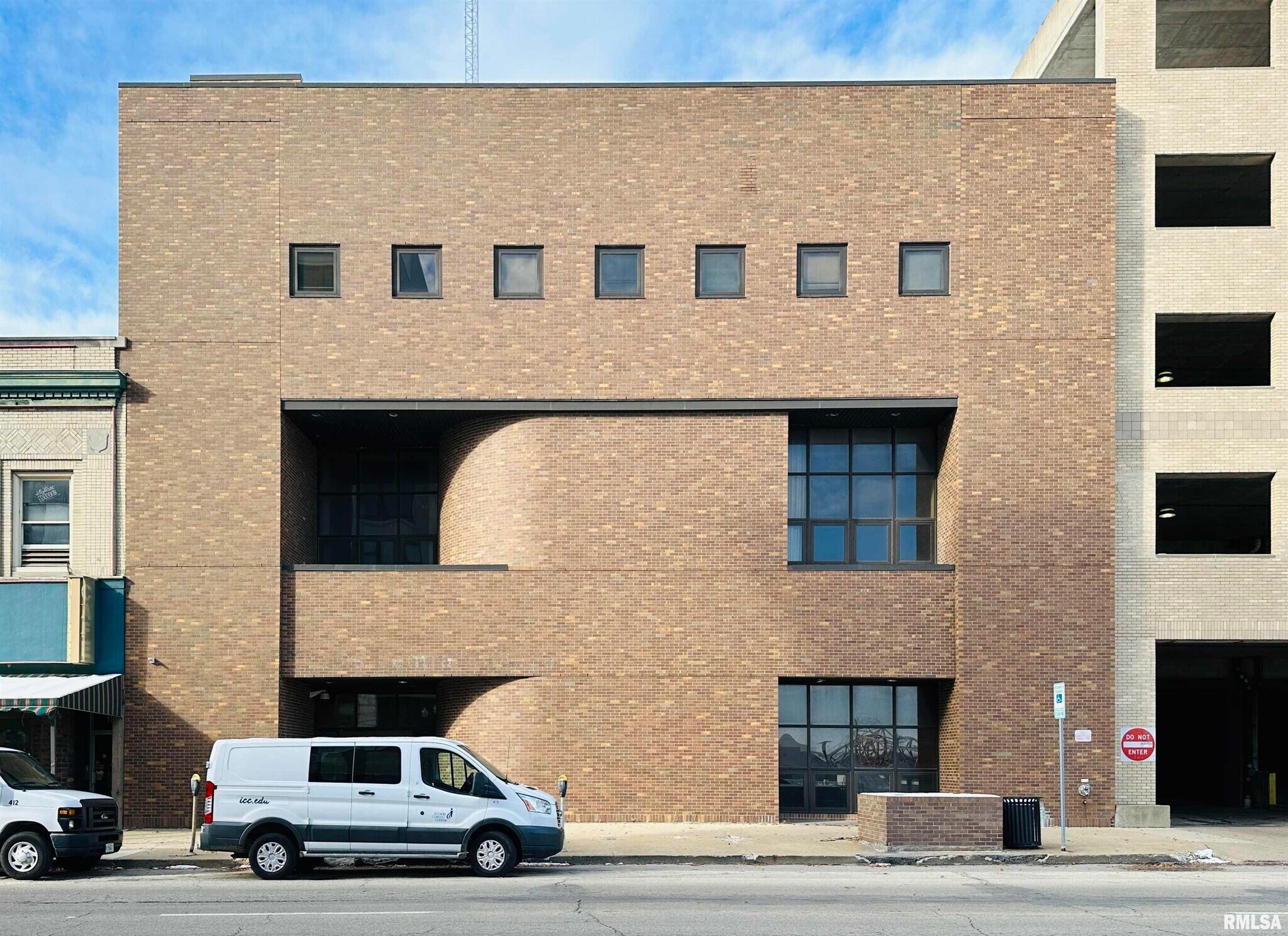 113 SW Adams St, Peoria, IL à vendre Photo du bâtiment- Image 1 de 1