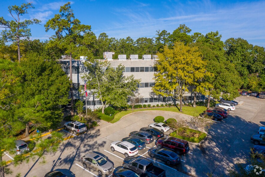 2040 N Loop 336 W, Conroe, TX à louer - Photo du bâtiment - Image 3 de 3