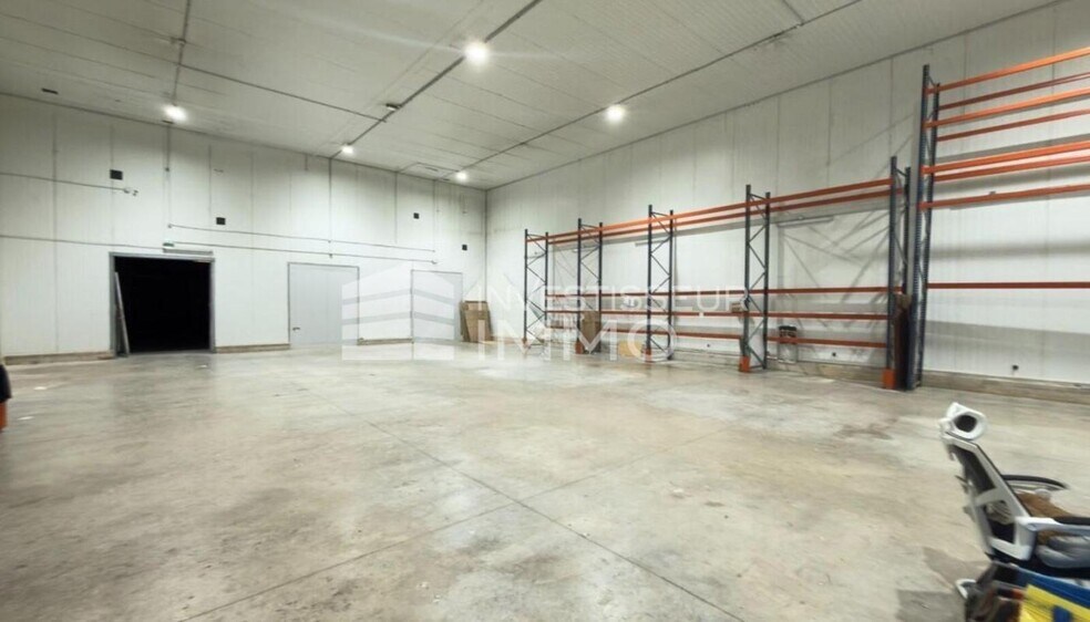 Flex in Meaux for lease - Interior Photo - Image 1 of 6