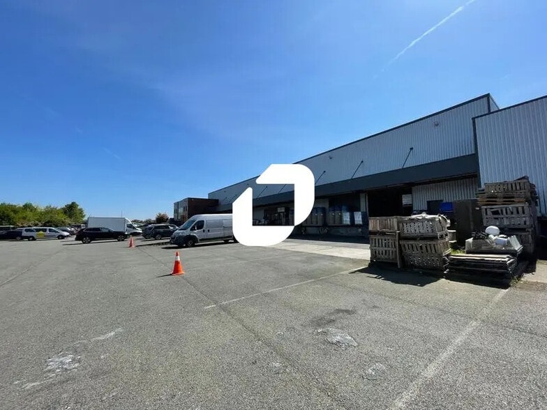 Avenue Beaumontoir, Louvres for lease - Building Photo - Image 1 of 13