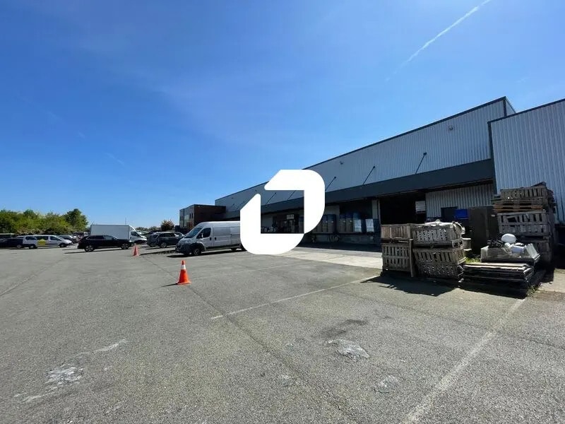 Avenue Beaumontoir, Louvres for lease Building Photo- Image 1 of 14