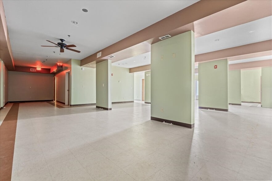 1903 Grand Central Ave, Vienna, WV à vendre - Photo intérieure - Image 3 de 68