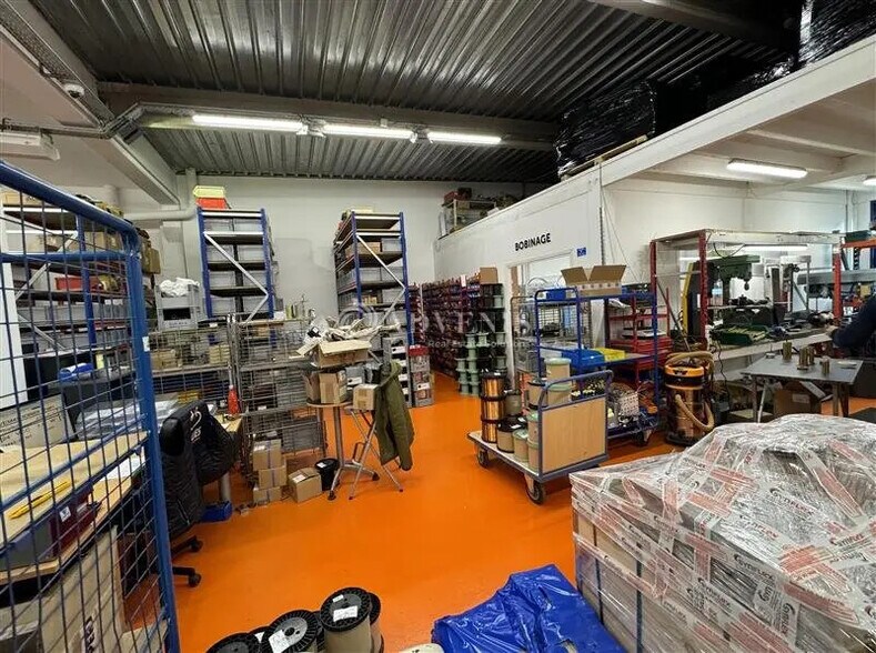 Flex in Croissy-Beaubourg for lease - Building Photo - Image 3 of 8