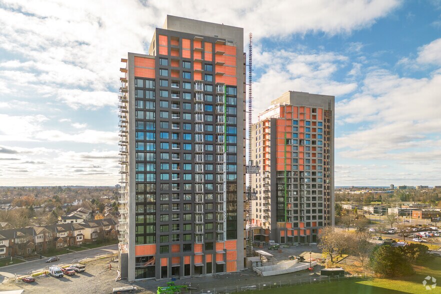 19 Centrepointe Dr, Nepean, ON à louer - Photo du bâtiment - Image 2 de 26