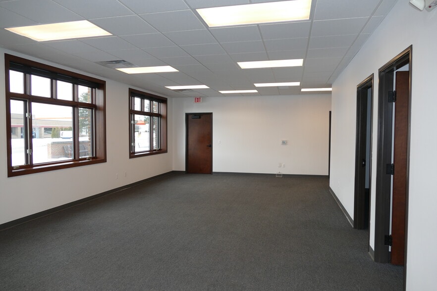2718 Industrial Row Dr, Troy, MI for lease - Interior Photo - Image 3 of 5
