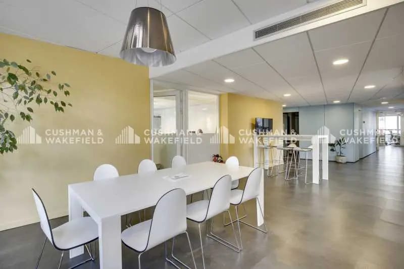 Bureau dans Rueil-Malmaison à vendre Photo intérieure- Image 1 de 4