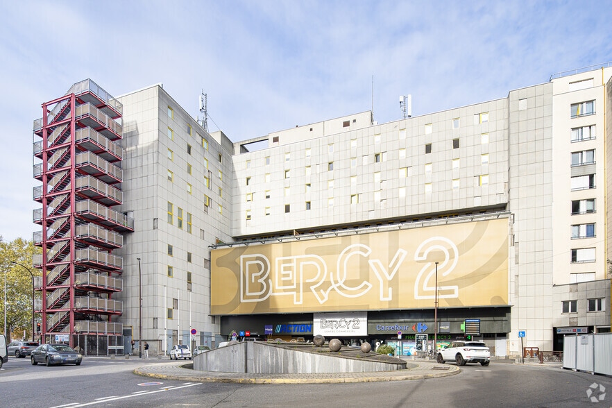 Retail in Charenton-le-Pont for lease - Primary Photo - Image 1 of 4