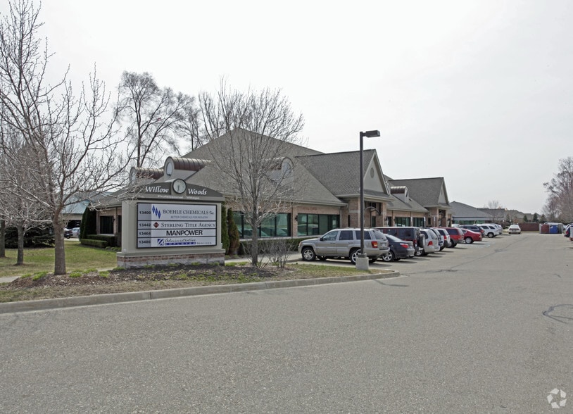 13400-13486 Canal Rd, Sterling Heights, MI for lease - Building Photo - Image 2 of 9