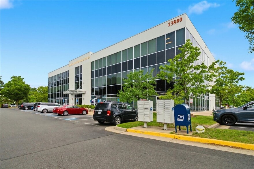 13880 Braddock Rd, Centreville, VA for lease - Building Photo - Image 3 of 14