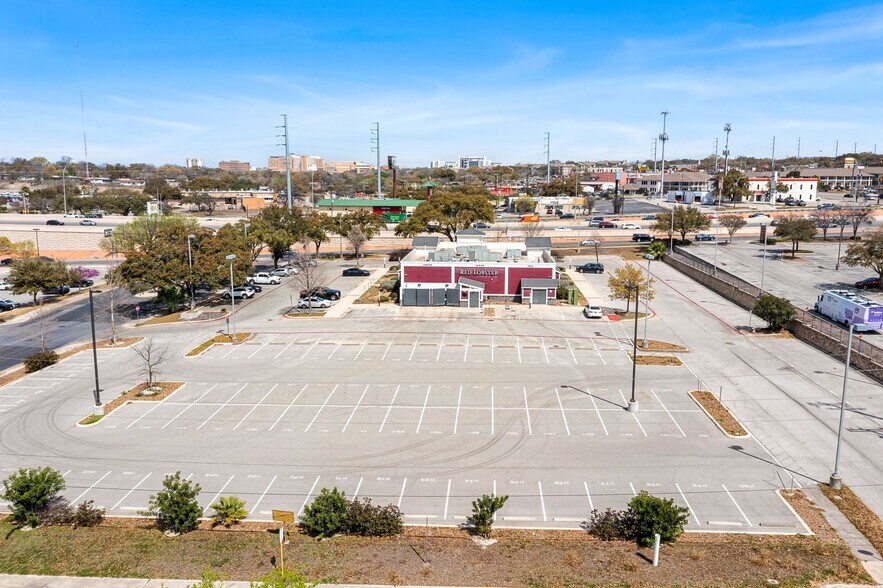 4545 Centerview, San Antonio, TX à vendre - Photo du bâtiment - Image 2 de 11