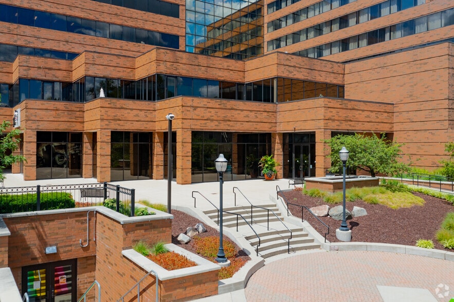 333 Albert St, East Lansing, MI for lease - Building Photo - Image 2 of 6