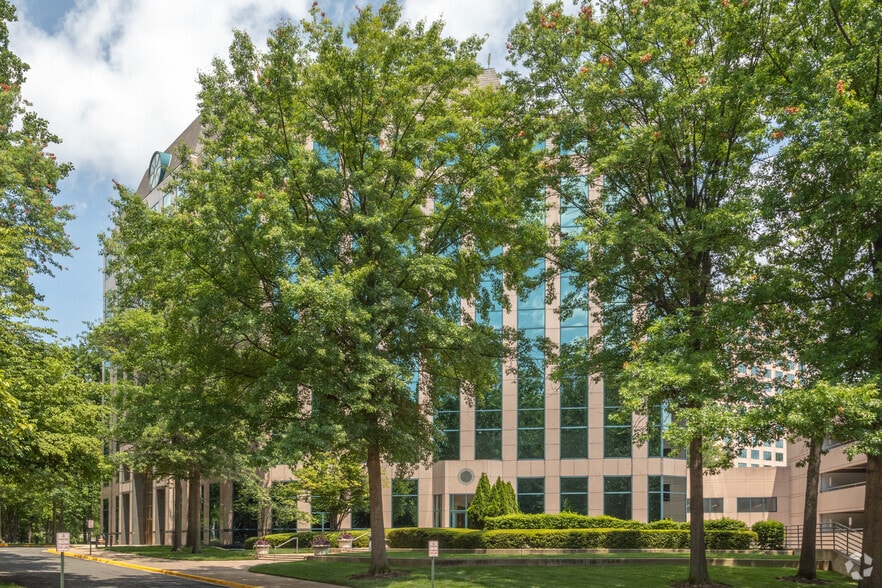 3141 Fairview Park Dr, Falls Church, VA for lease - Building Photo - Image 2 of 6