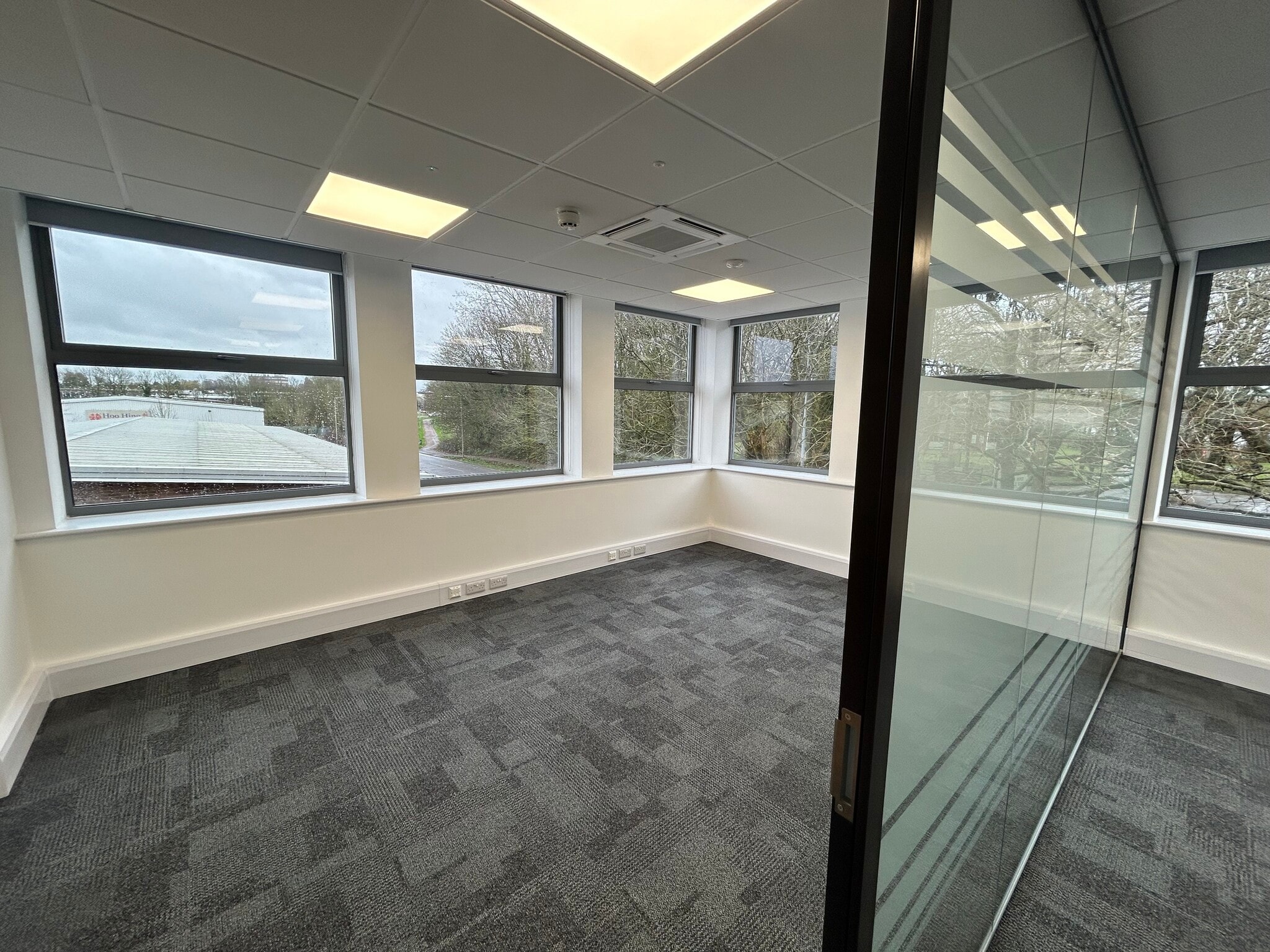Bond Av, Milton Keynes for lease Interior Photo- Image 1 of 6