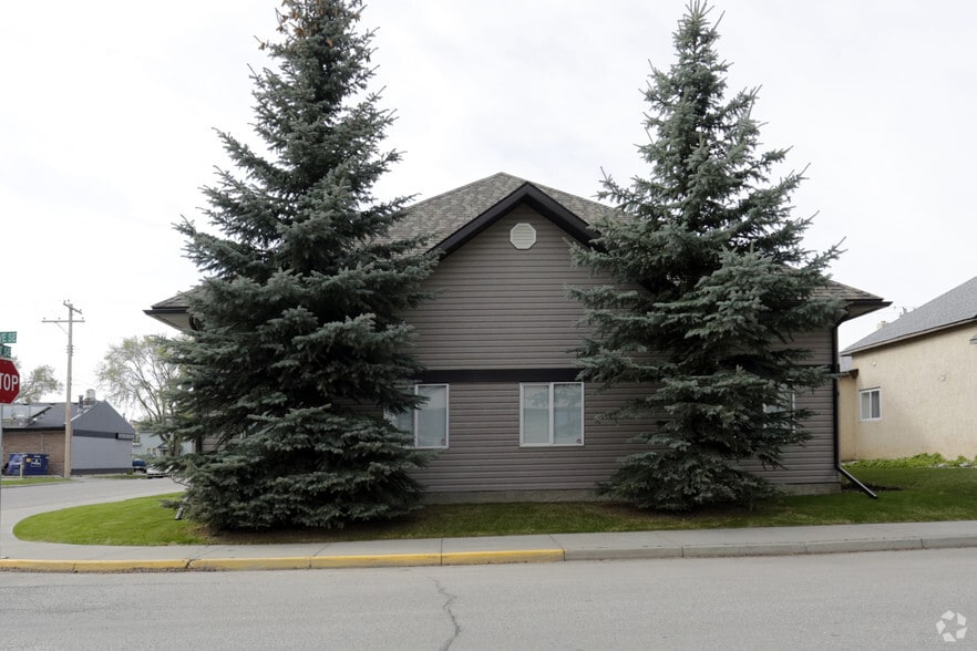 37 2nd Ave SE, High River, AB for sale - Building Photo - Image 3 of 4