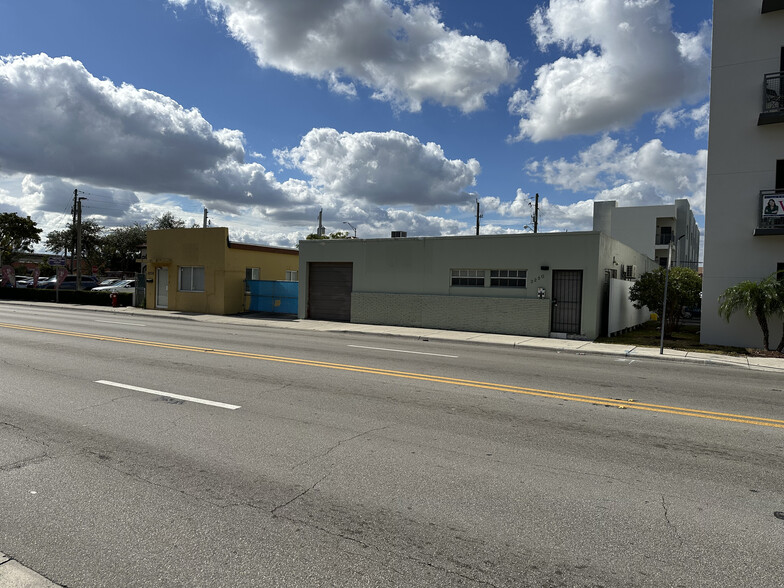 2230 & 2250 Palm Ave, Hialeah, FL 33010 portfolio of 2 properties for sale on LoopNet.ca - Building Photo - Image 2 of 7