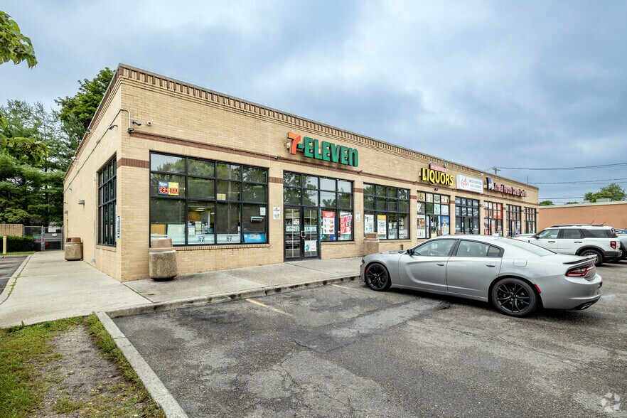 247 Broadway Greenlawn Rd, Huntington, NY à louer - Photo du bâtiment - Image 2 de 7