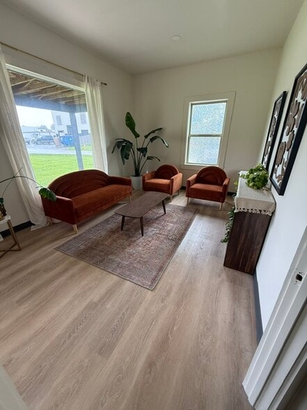 2117 S Stewart Ave, Springfield, MO for sale - Building Photo - Image 3 of 17