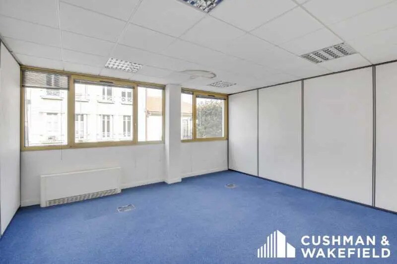 Office in Rueil-Malmaison for lease Interior Photo- Image 1 of 6
