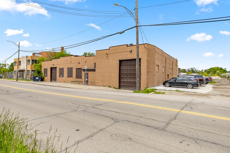 12950 Lyndon Ave, Detroit, MI for lease - Building Photo - Image 2 of 50