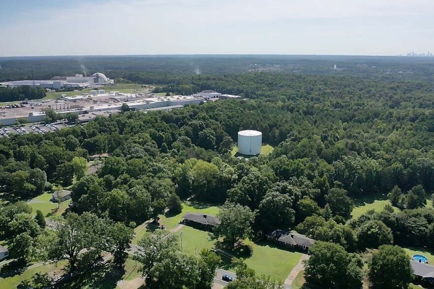 1714 N Main St, Mount Holly, NC for sale - Building Photo - Image 3 of 5