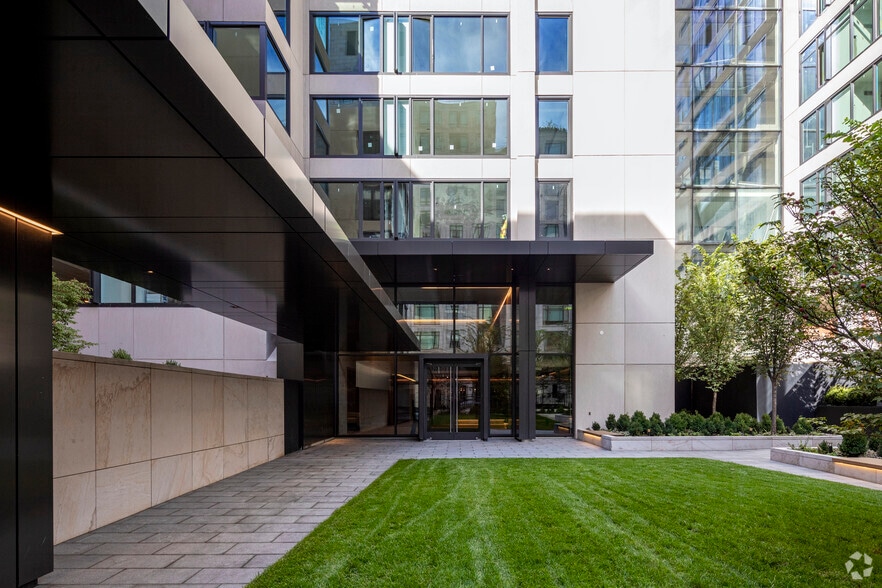 450 Washington St, New York, NY for lease - Building Photo - Image 2 of 13