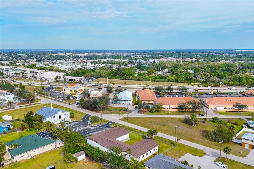 2623 Vasco St, Punta Gorda, FL à vendre - Photo du bâtiment - Image 3 de 35
