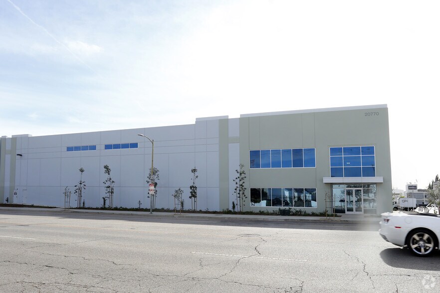 20770 Nordhoff St, Chatsworth, CA à louer - Photo du bâtiment - Image 2 de 10