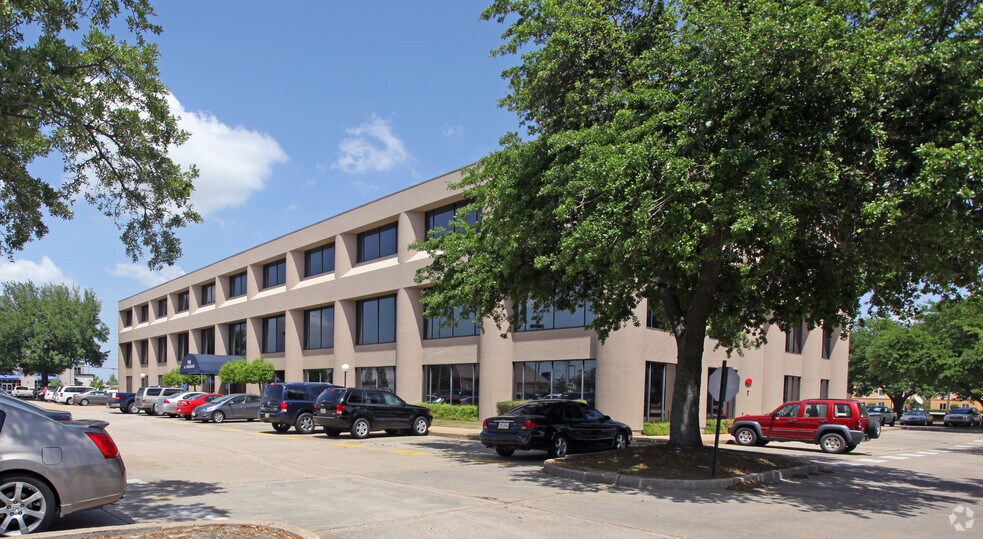 990 N Corporate Dr, New Orleans, LA for lease - Building Photo - Image 2 of 5