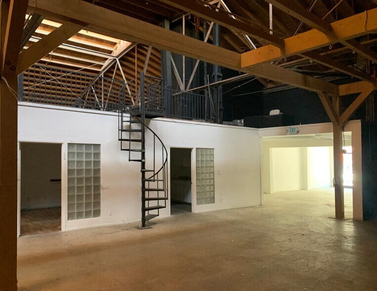 1020 N La Brea Ave, Los Angeles, CA à louer - Photo du bâtiment - Image 2 de 2