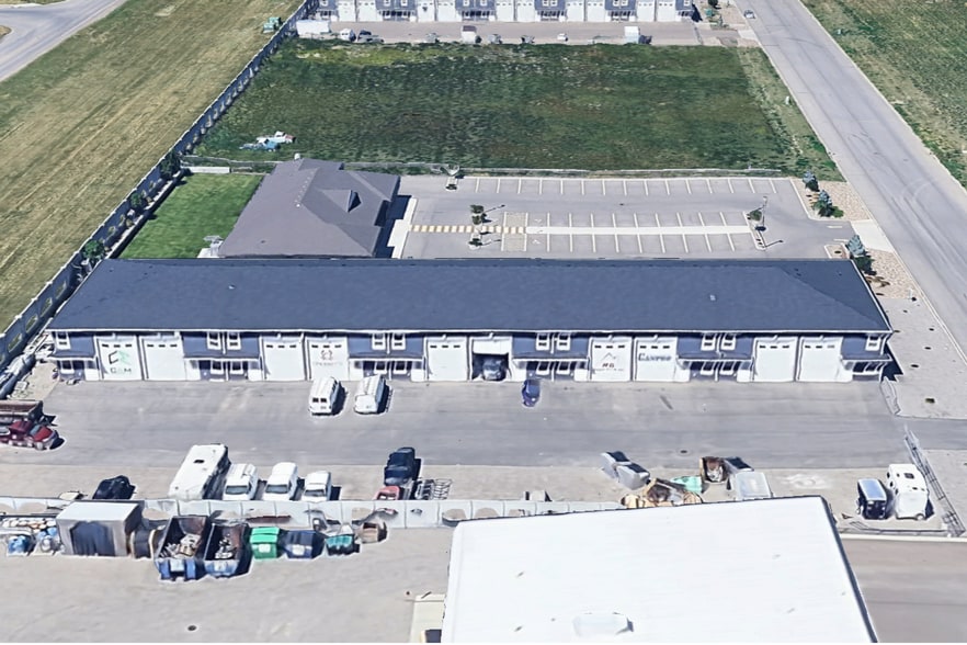 3740 30 St N, Lethbridge, AB à vendre - Photo du bâtiment - Image 2 de 4