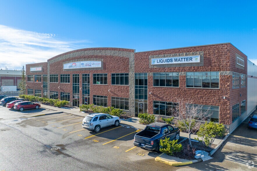 11505 35th St SE, Calgary, AB à louer - Photo du bâtiment - Image 1 de 5