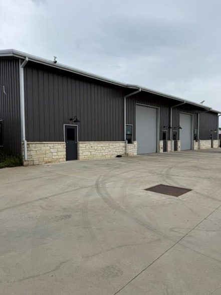 30307 Ranch Road 12, Dripping Springs, TX for lease - Building Photo - Image 1 of 16