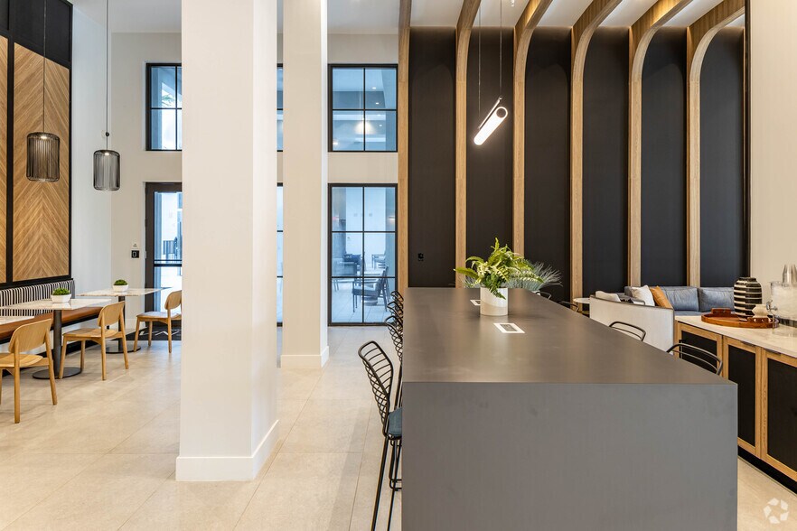 1711 N University Dr, Plantation, FL à louer - Hall d’entrée - Image 2 de 50