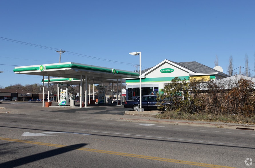 7800 Medicine Lake Rd, Golden Valley, MN for sale - Building Photo - Image 2 of 2